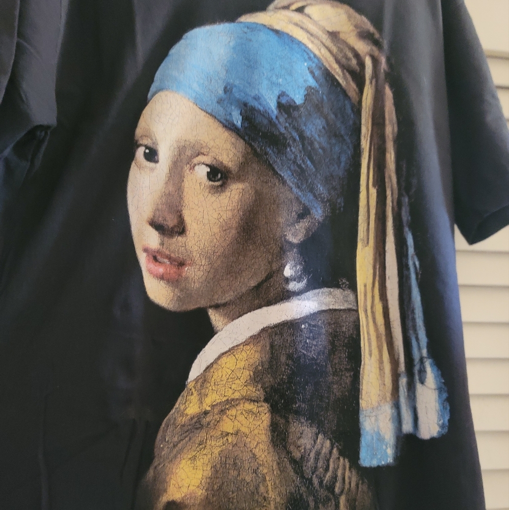 STUNNING UNWORN T